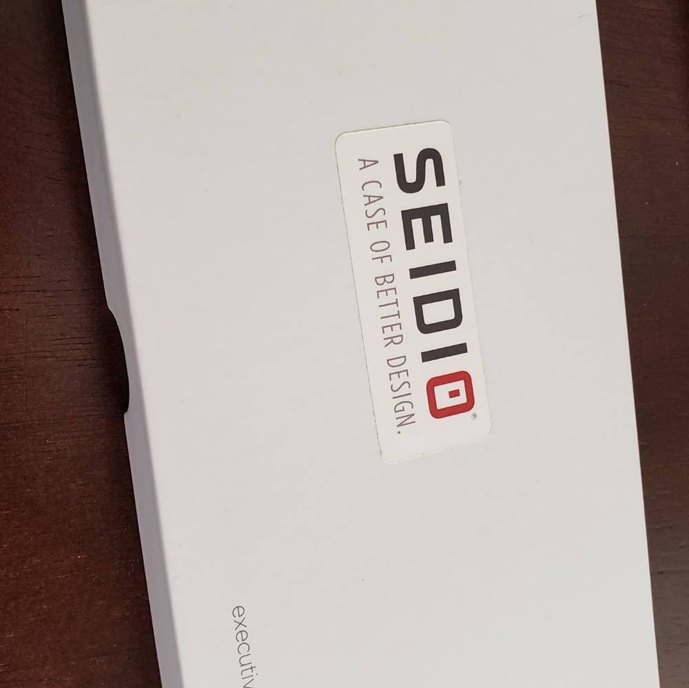 Seidio wireless phone charger